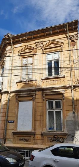 Casă cu 5 camere în Central