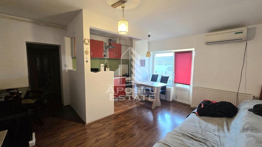 Apartament cu 3 camere, centrala proprie, zona Aradului - 1
