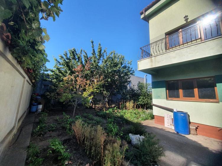 Victoria - Intre strada Poporului - Bulevardul Lapusneanu! Vila P+1+M - 2