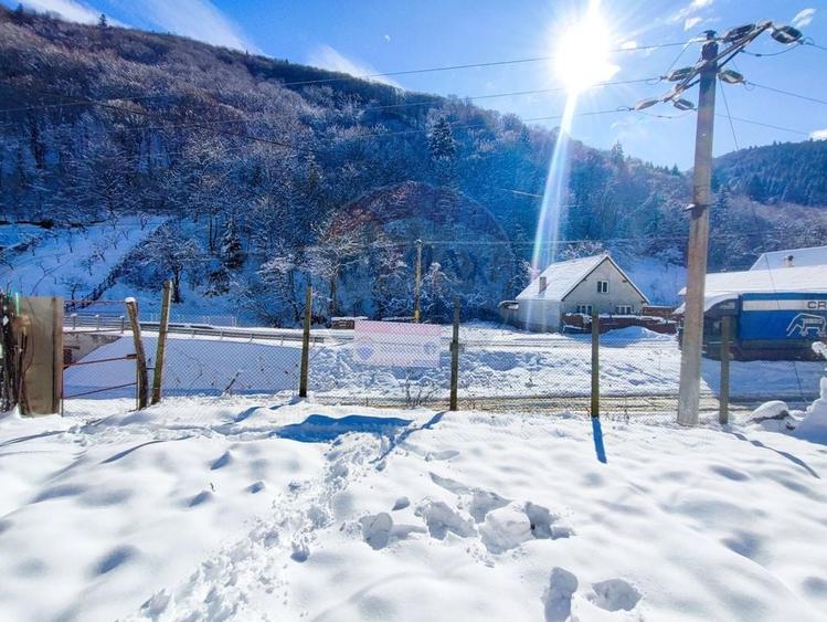 Teren intravilan în Tilișca, zonă montană superba! - 7