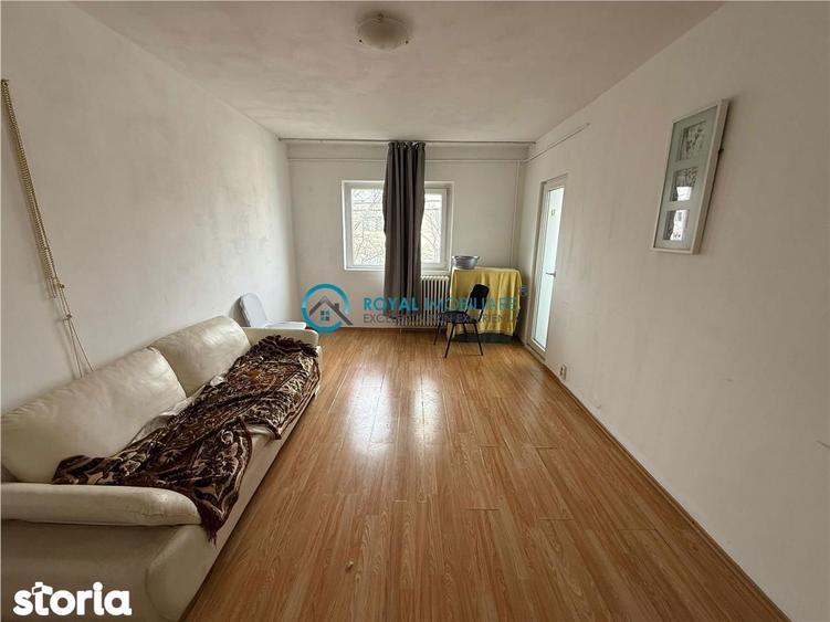 Royal Imobiliare - Vanzare Apartament zona 9 Mai - 9