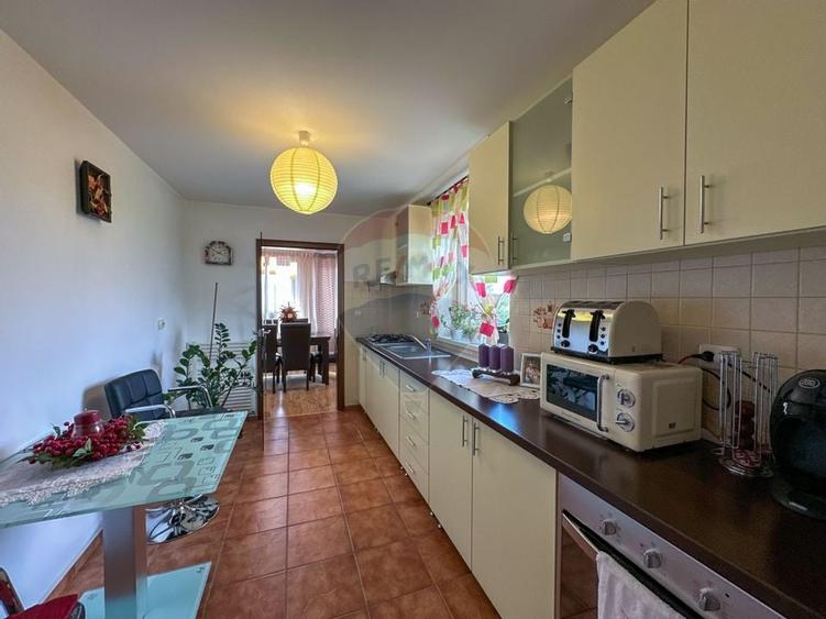 Vila de vanzare pe Str.Strugurilor/Terezian - 7