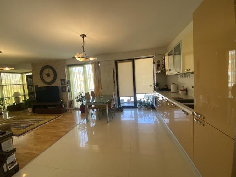 Apartament 4 camere bloc boutique si terasa de 25m - 40