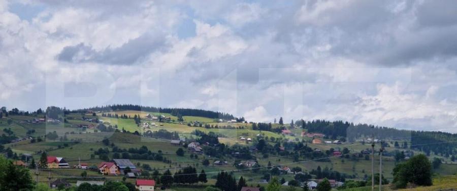 Pensiune si teren intravilan, 9814 mp in Marisel, zona parti - 2