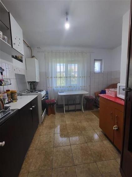 Apartament 3 Camere, Decomandat etaj 2 din 3 - 4