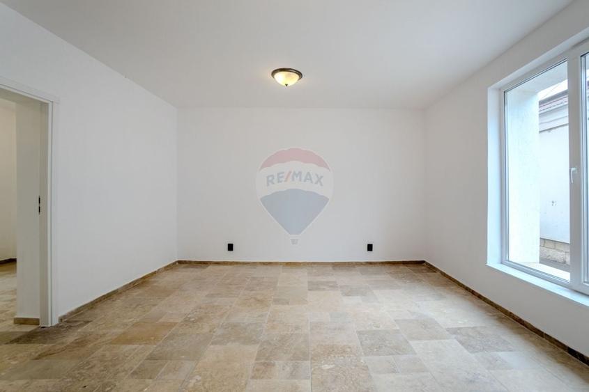 COMISION 0 | Birou modern si luminos la casa cu gradina privata - 18