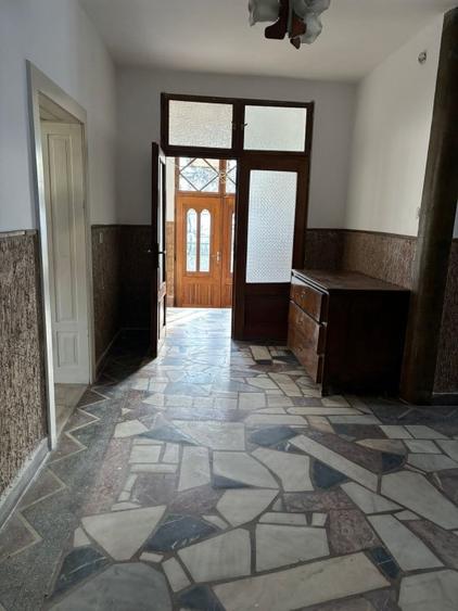 Casa sanatoasa in centrul localitatii Cristian - 12