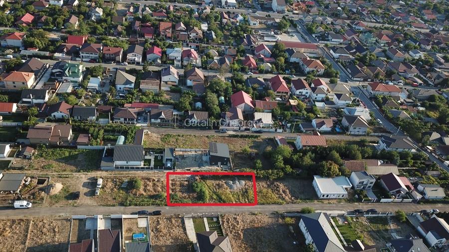 Teren de vanzare in Valu lui Traian, pe partea dreapta a localitati.