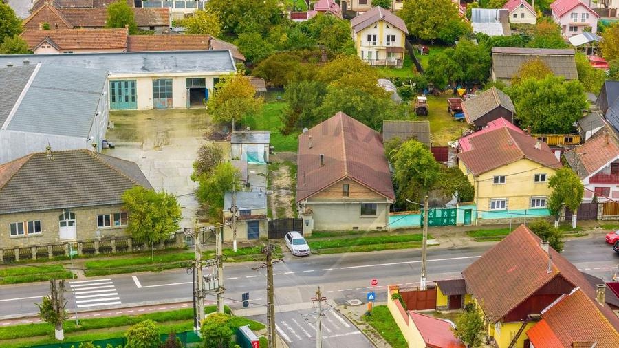 Casa individuala 160 mp, 1.200 mp teren, garaj si spatiu comercial - 1