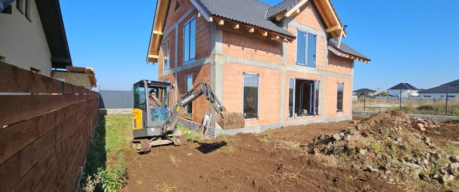 Vand casa la rosu, intabulata cu AC pana in 9/2027 - 9