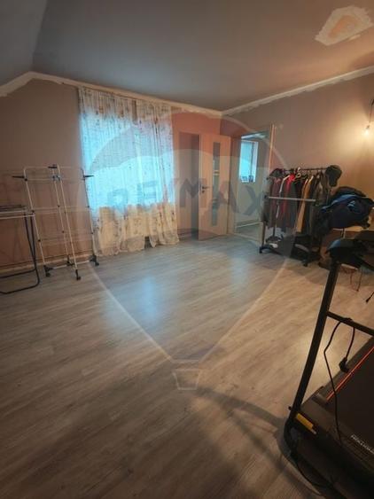 P+E+M cu 13 camere, Bariera Valcii in proximitatea Spitalului Regional - 8