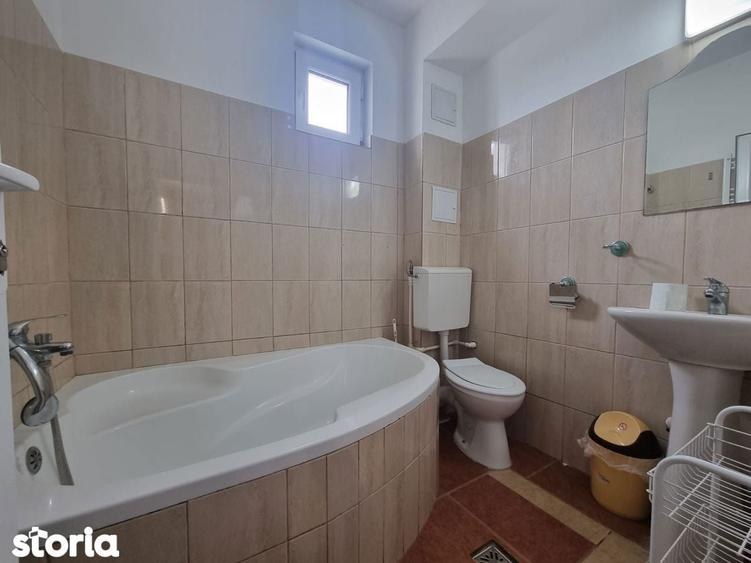 Pensiune de vanzare in Mamaia Sat, pe partea cu Hanul cu Pe?te - 12