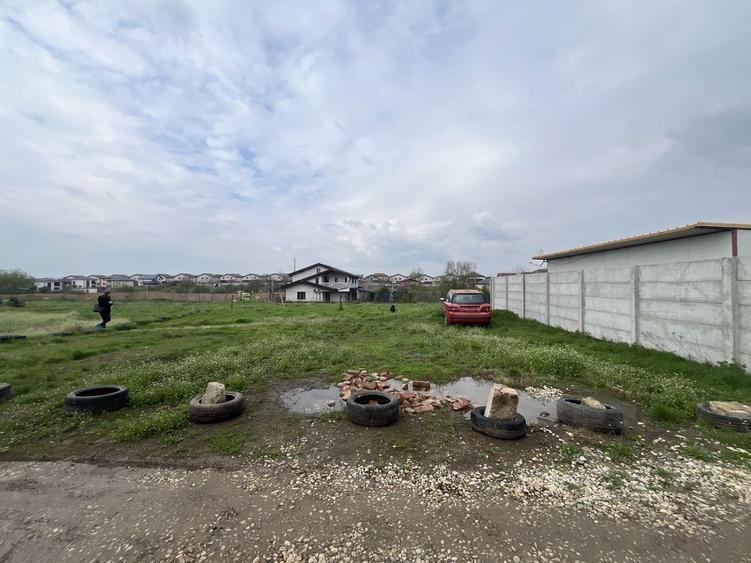 Teren construibil 242m , gaze curent pe strada , Strada Serelor - 3