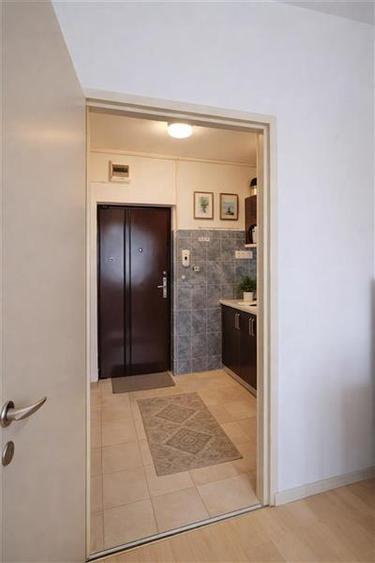 3D! Garsoniera cu baie si bucatarie, mobilata, loc parcare, Tractorul, Brasov - 2