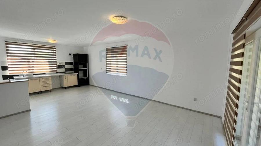 Vila de vanzare langa lac - Medias - 10