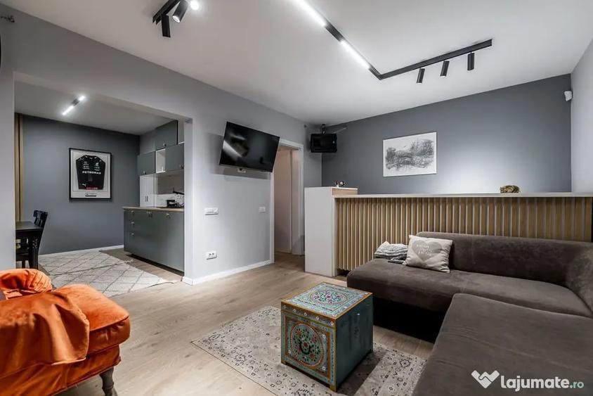 Casă cu 7 camere cu Teren 1015 Mp în Pârneava