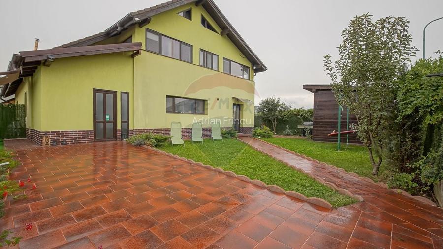 Vila cu 5 apartamente inchiriate in regim hotelier, Stupini, Brasov