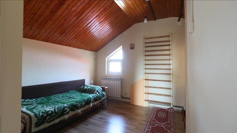 Casa deosebita in V.Lupului - 19