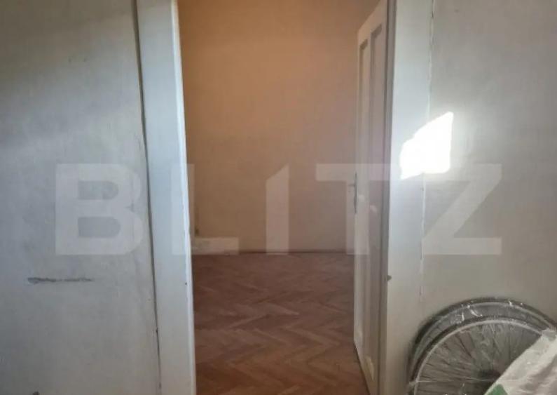 Casa, zona centrala, curte comuna - 2