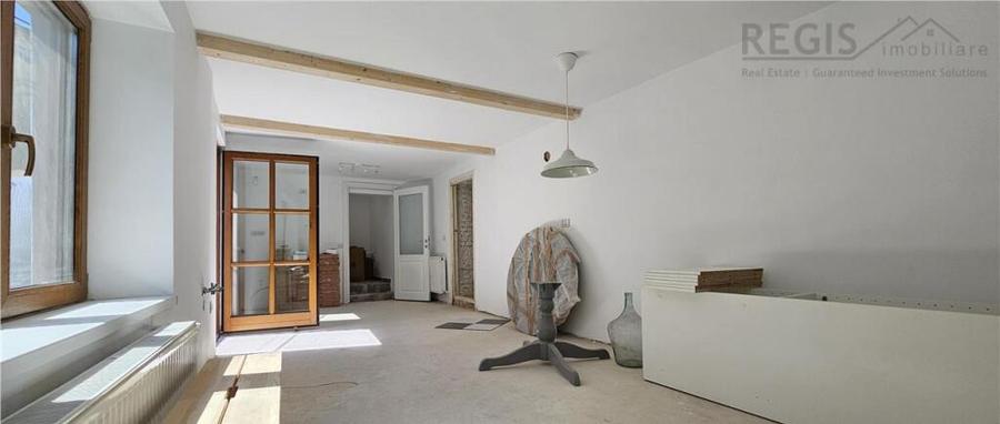 Casa cu curte si parcare in Schei - 6