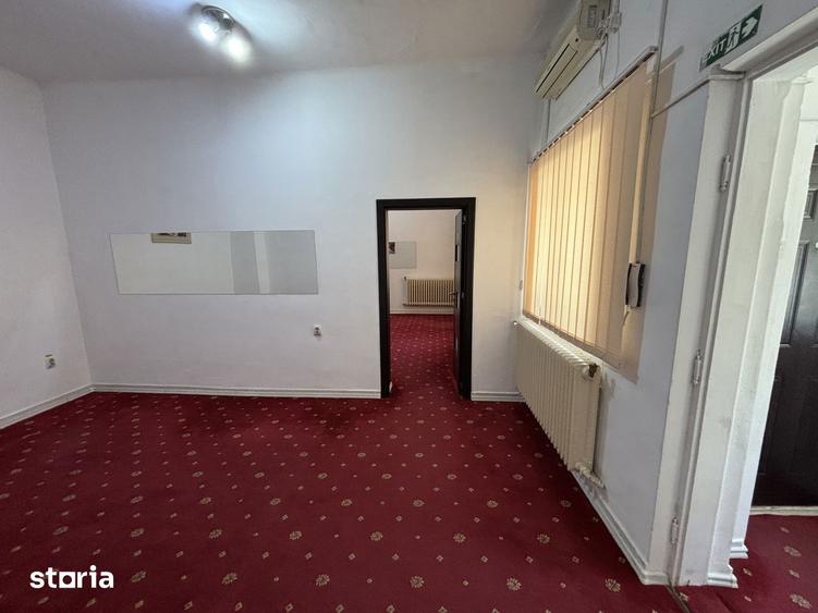 Casă cu 5 camere cu Teren 300 Mp în Vatra Luminoasă