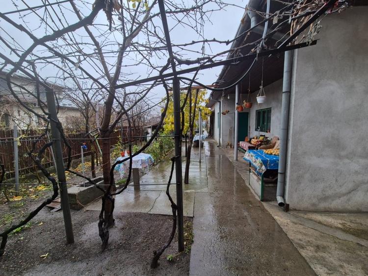 Alexandria, casa-vila de vanzare, teren 1050 mp pretabil comercial - 1