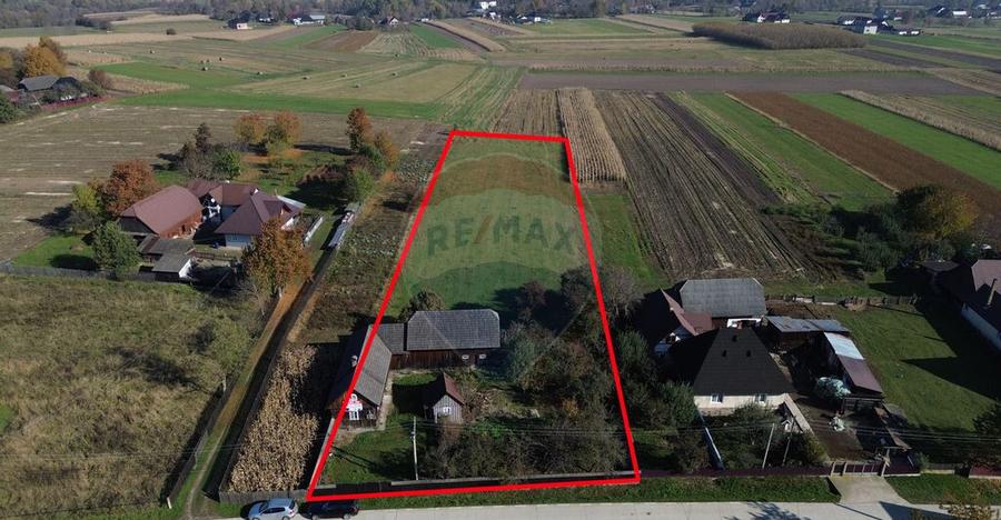 Casa de vanzare in Horodnic de Jos cu teren de 3900mp - 4