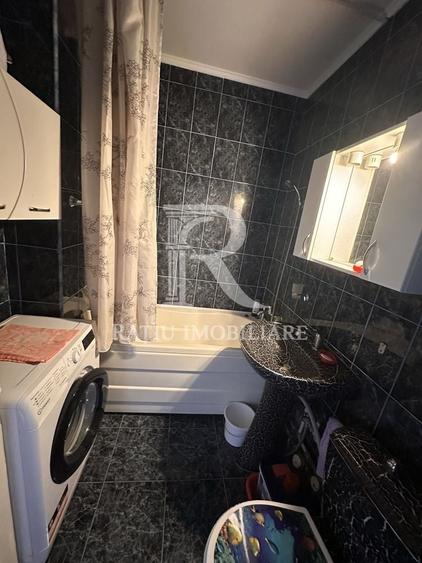 Apartament cu 3 camere decomandat, mobilat în Dacia