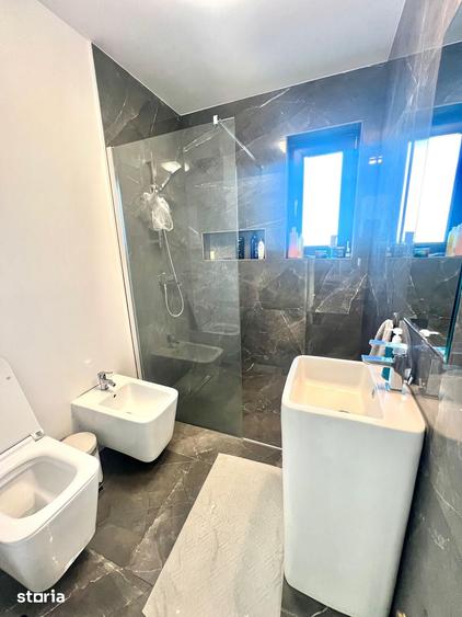 Casă cu 5 camere cu Teren 700 Mp în Balotești