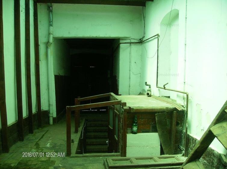 Dau in chirie spatiu comercial Ds + P  cu 5 camere, acces auto, zona centrala - 1