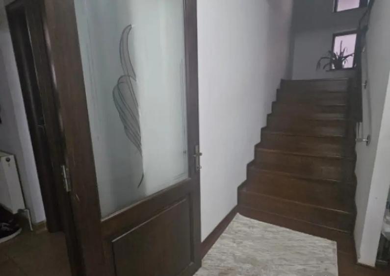 Casa ,zona Ford, suprafata utila 360 mp,teren 518 mp POSIBIL - 17