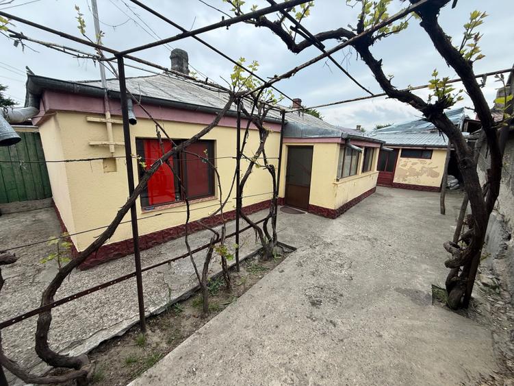 De vanzare casa cu 3 camere, zona Chercea - 1