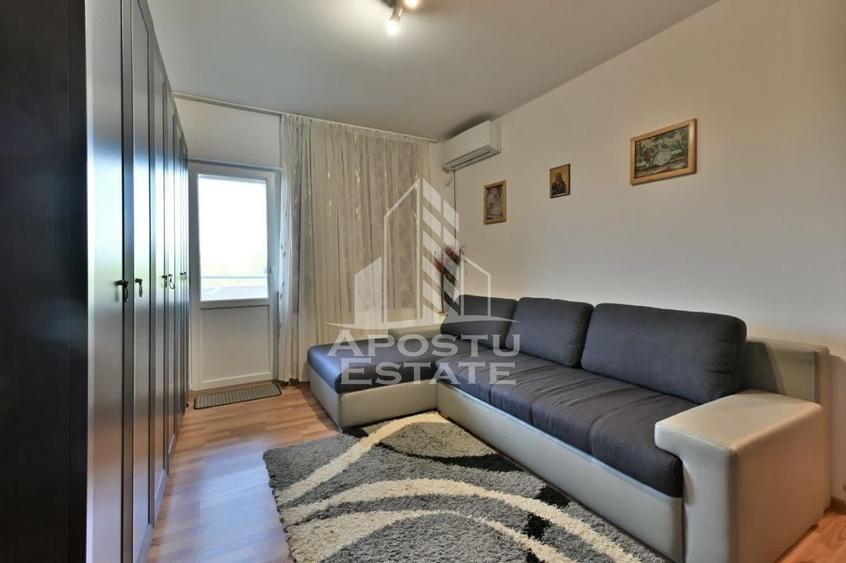 Apartament cu 3 camere semidecomandat, mobilat în Girocului — fotografia 1
