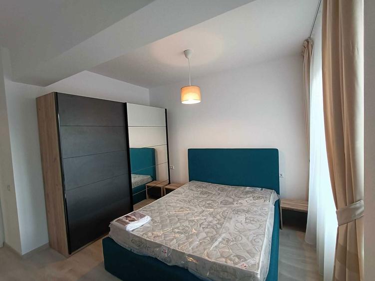 Proprietar inchiriez Apartament 3 camere +parcare acoperita, Tractorul Brasov - 1