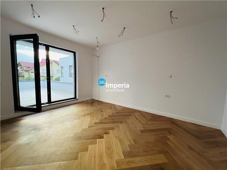 Persoana fizica de vanzare doua VILE DE LUX cu vedere la lac CORBEANCA - 12