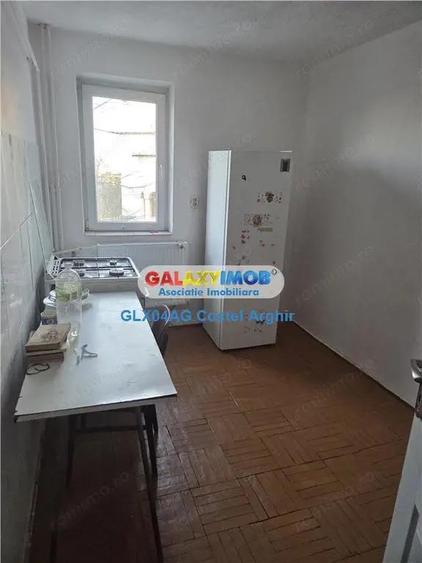 Vindem garsoniera in zona Razboieni-biserica , etaj 2, decomandata - 1
