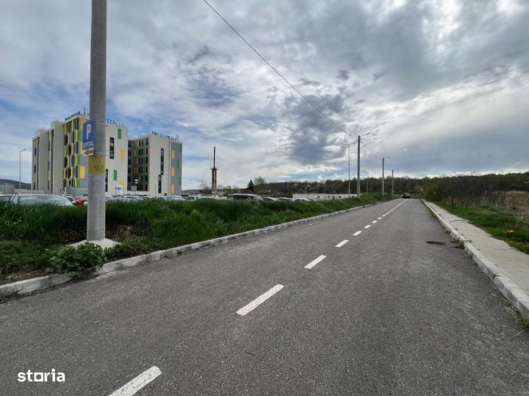 Vand Teren Mioveni, langa Spital, la asfalt - 1