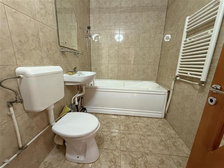 22 Decembrie - 2 camere decomandat - 10