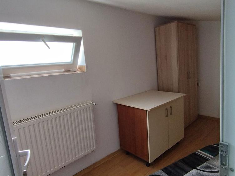 Proprietar - inchiriez garsoniera dubla la curte,in vila - 5