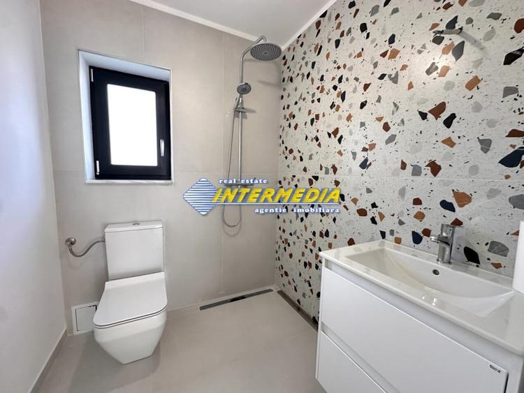 CASA NOUA I 90 MP I FINISATA LA CHEIE I ASFALT I TOATE UTILITATILE I - 2