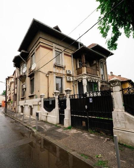 Demisol inalt 115 mp, 5 camere, 2 intrari  -  Parcul Carol / ideal investitie - 1