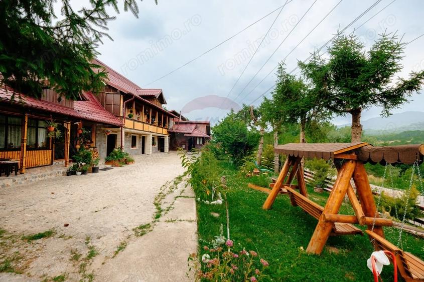 Casă cu 6 camere cu Teren 861 Mp în Corbi