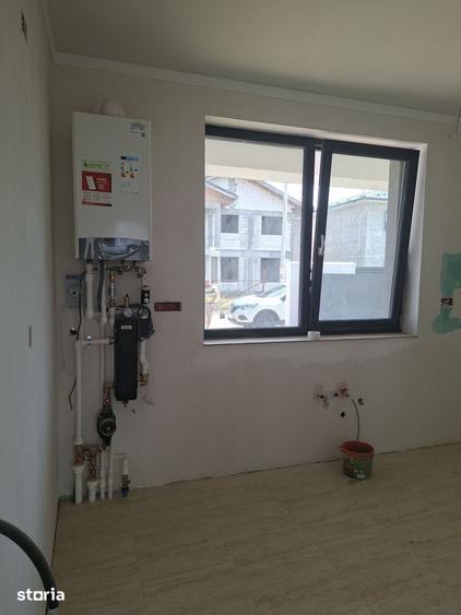 Casă cu 4 camere cu Teren 400 Mp în Pielești