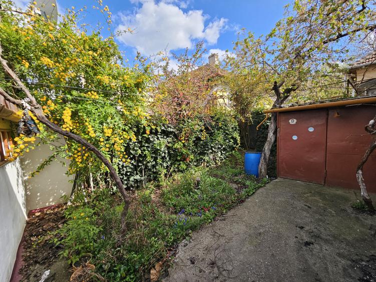 Casă individuală cu 5 camere cu Canalizare în Girocului