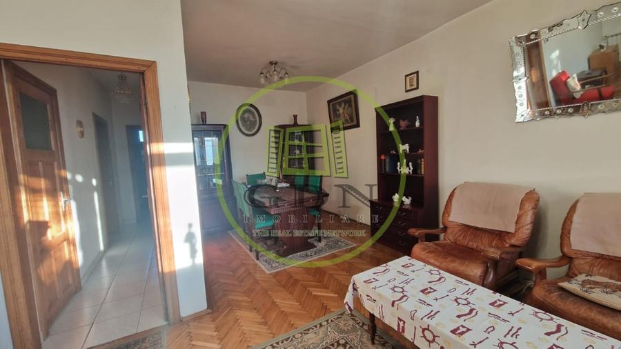 Casă individuală cu 5 camere cu Canalizare în Central