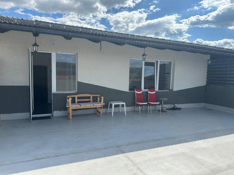 Apartament cu 2 camere semidecomandat în Florești