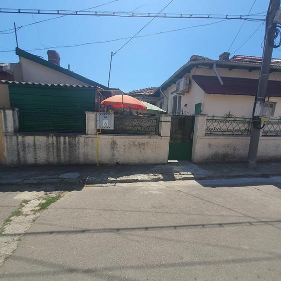 Casă individuală cu 4 camere cu Canalizare în Coiciu