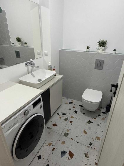 Apartament cu 3 camere decomandat în Florești