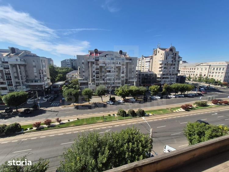 Apartament cu 3 camere decomandat în Calea București