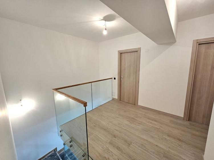 Apartament cu 3 camere decomandat în Dudești
